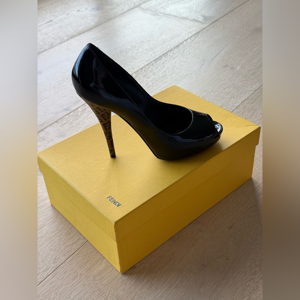 Fendi  pump